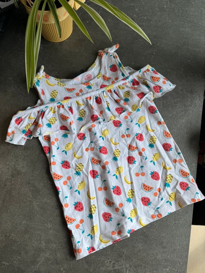 Haut motif fruits épaules dénudées