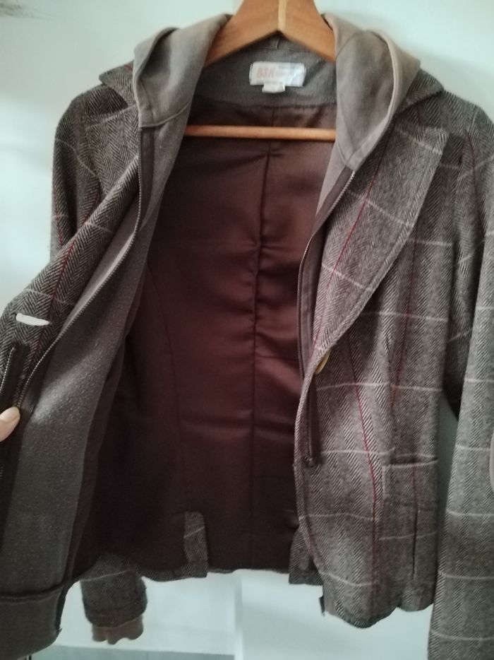 Veste. à carreaux marron  à fermeture et sa capuche. - photo numéro 6