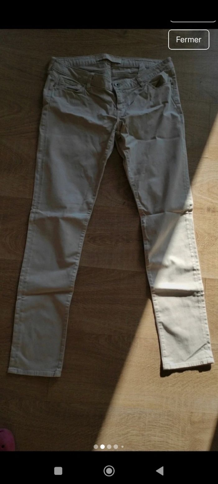 Jean ou pantalon beige Guess Neuf femme - photo numéro 2