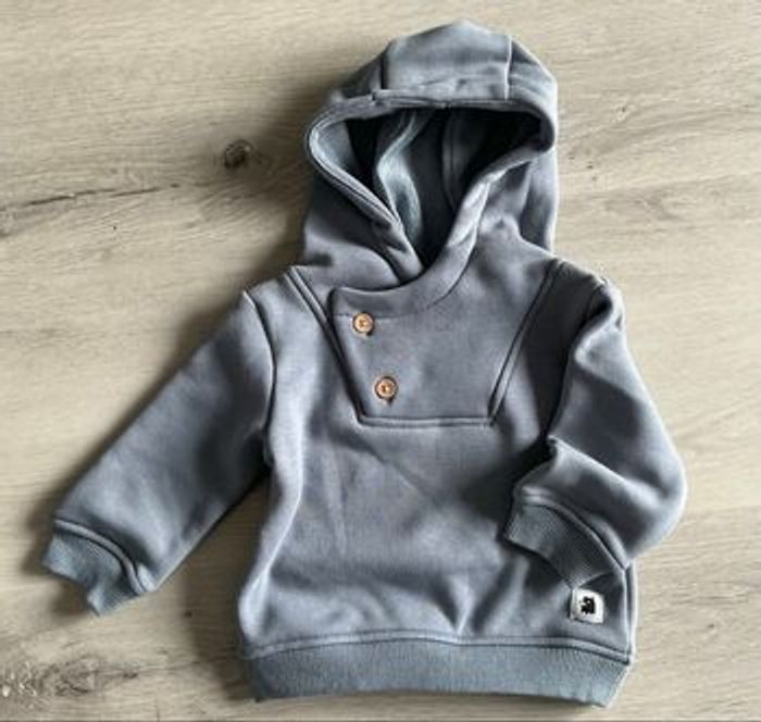 Pull à capuche Kiabi bébé.
