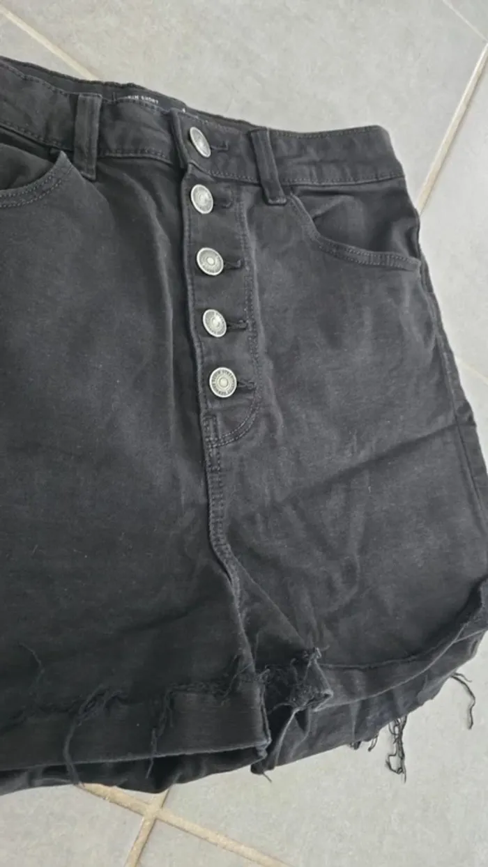 Short taille haute stradivarius - photo numéro 2