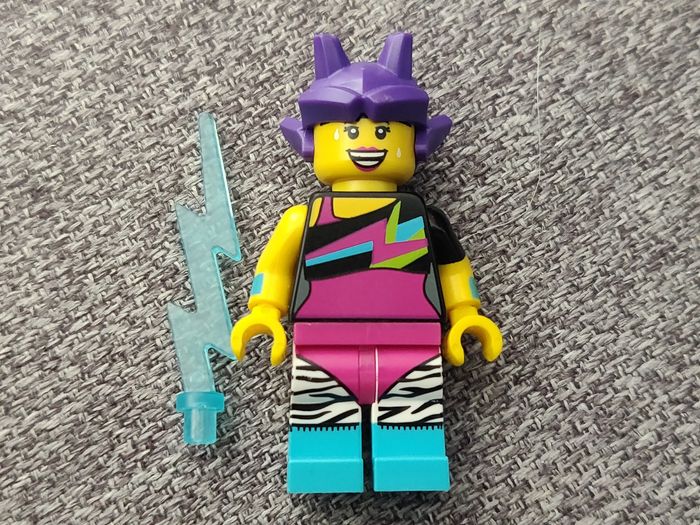 Figurine femme jogging multicolore - vrai Lego
