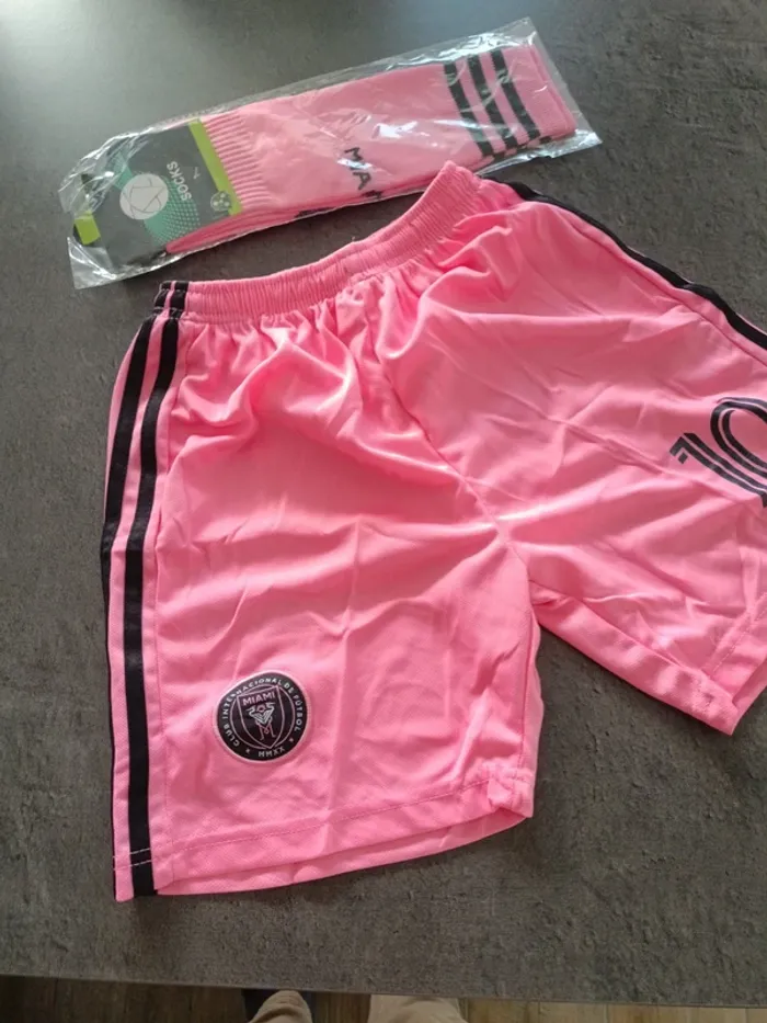 Tenue foot Léo Messi Inter Miami rose. T.26 - photo numéro 3