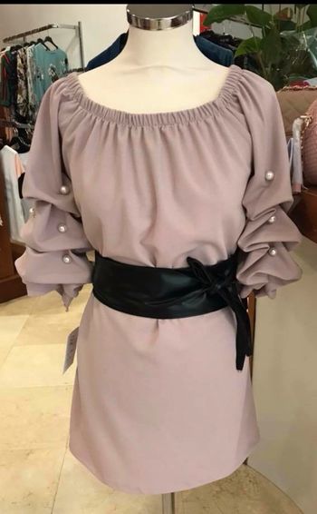 Robe avec ses manches à perles