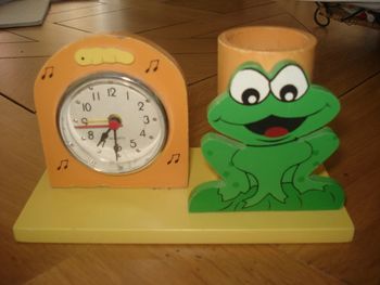 Fournitures scolaires : pot à crayons grenouille