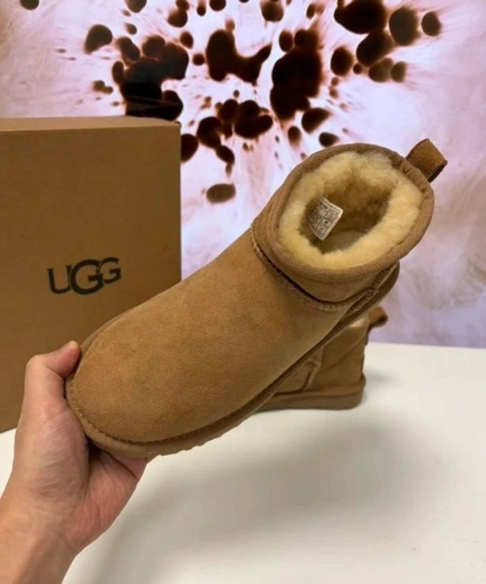 Bottes de neige UGG Mini, pointure 40 - photo numéro 2