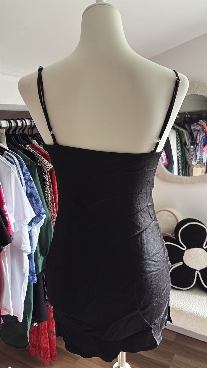 Robe courte satinée noire Bershka T36 - photo numéro 2