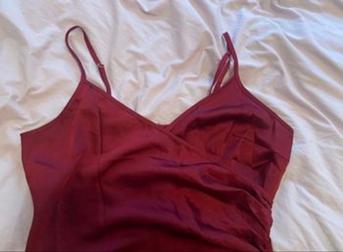 Robe rouge en satin