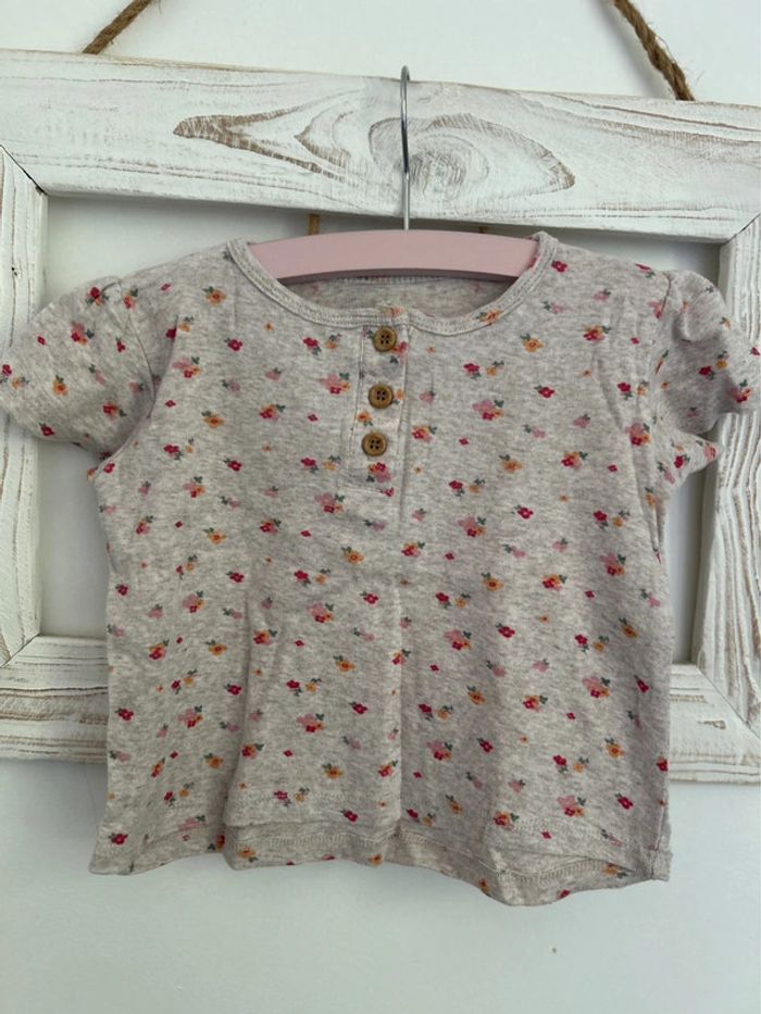 Lot t-shirts manches courtes taille 24 mois - photo numéro 2