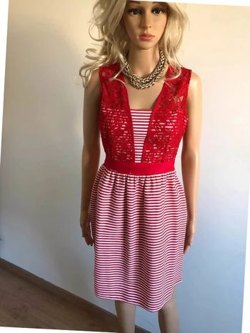 Robe rouge et blanche neuve sans manches Naf Naf taille 34 (valeur 65€)