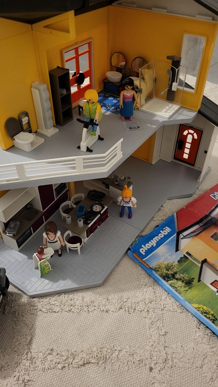 Maison moderne Playmobil et voiture 4X4 - photo numéro 3