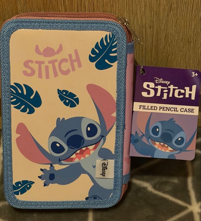 Trousse avec fournitures de dessin et d’écriture Stitch. - photo numéro 4