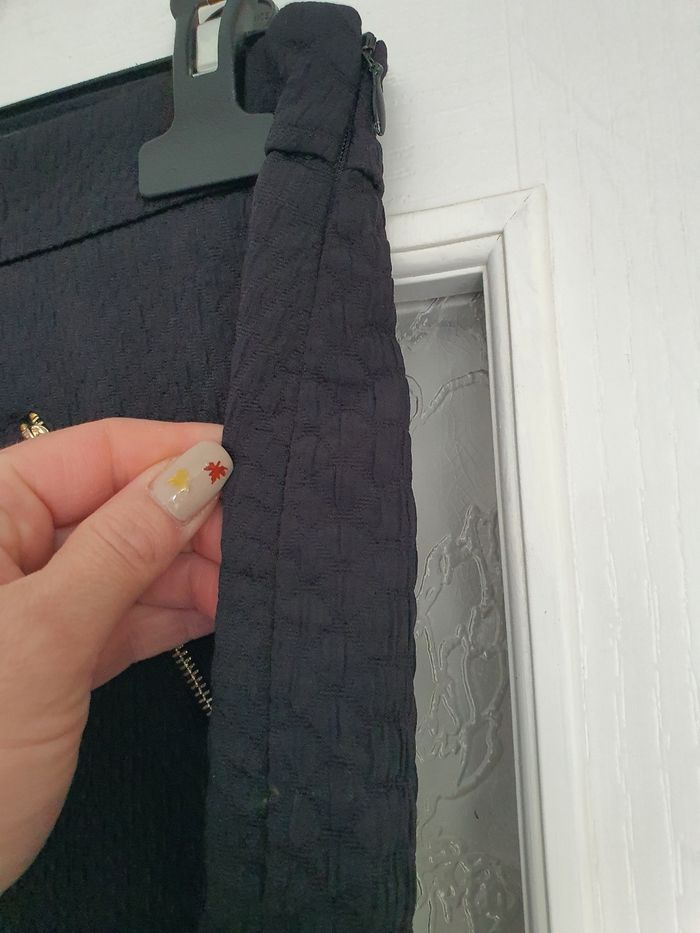 Jupe noire - photo numéro 2