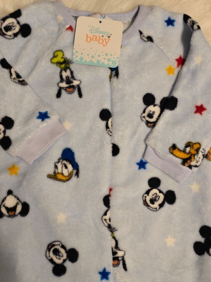 NEUF (non porté)🏷🤩😍👌 superbe surpyjama polaire 12 mois  garçon Disney💙💙💙 - photo numéro 2