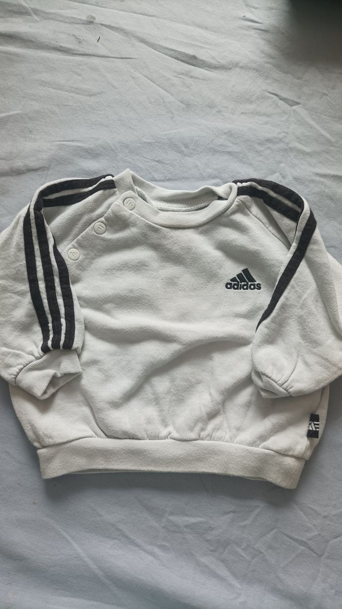 Pull adidas 12 mois