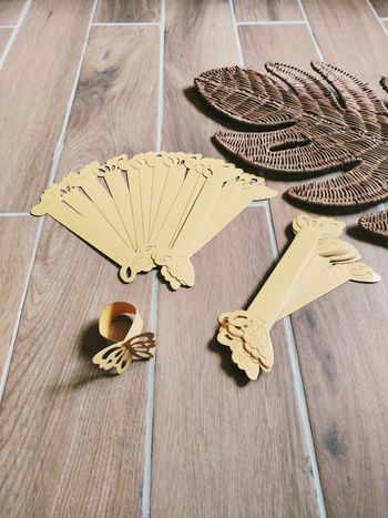 🎊Lot de 50 ronds de serviettes/ marque places papillons jaunes décoration événements Neufs