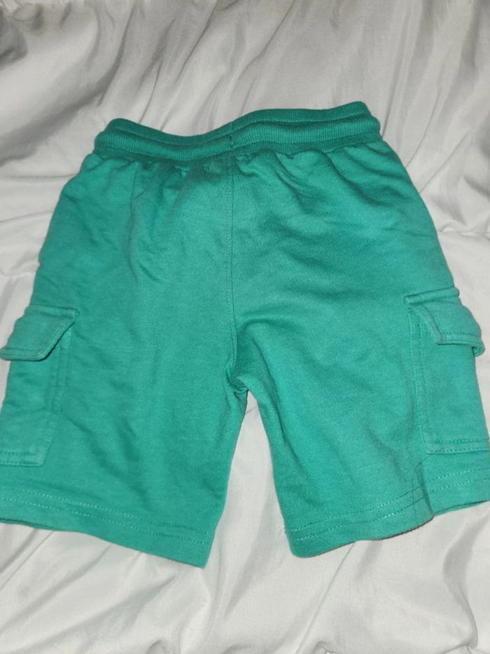Short garçon taille 4 ans - photo numéro 3