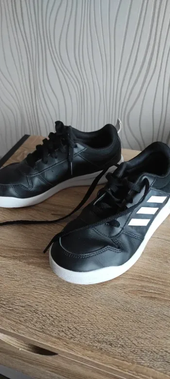 Baskets adidas noires P.36