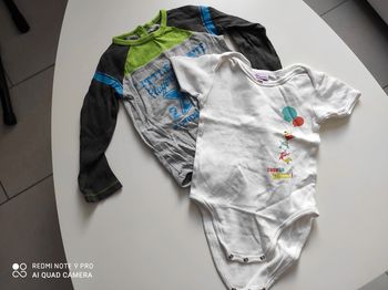 Body blanc et gris 2 ans