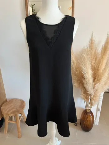 Robe noire à dentelle Suncoo