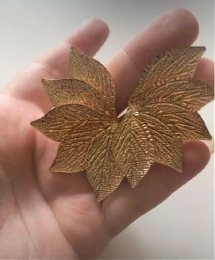 Boucles d’oreilles NEUVES pour femme forme de pétales de fleurs couleur doré - photo numéro 6