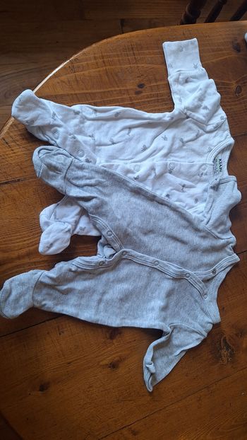 4 Pyjama prématuré