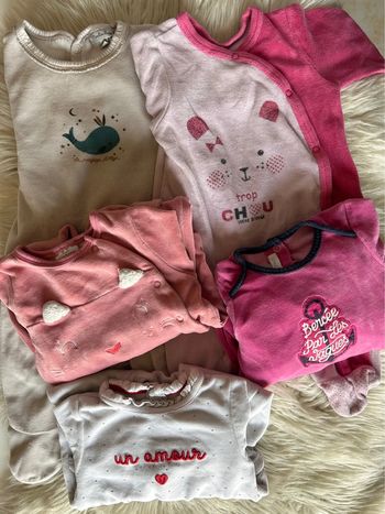 Fille 👧🏻 Lot 5 pyjamas velours + 2 offert - taille 6 mois