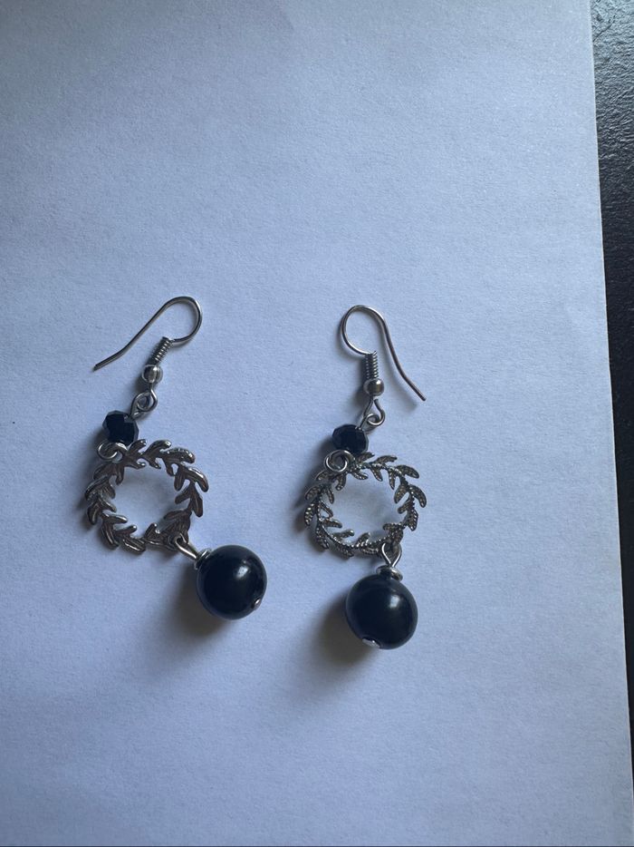 Boucles d’oreilles noires et argentées - photo numéro 2