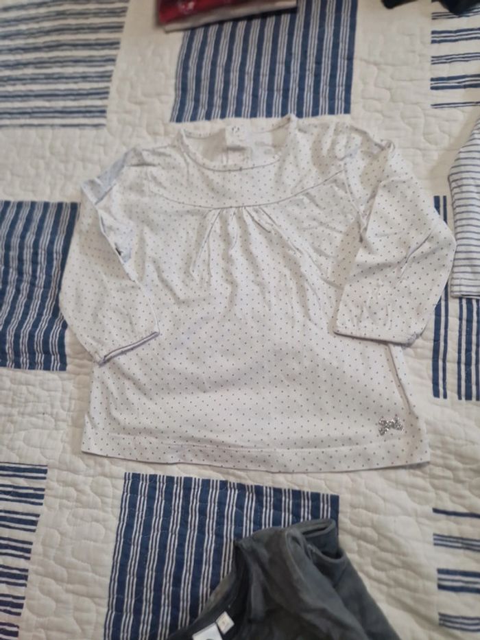 2 tee-shirts 18mois - photo numéro 2