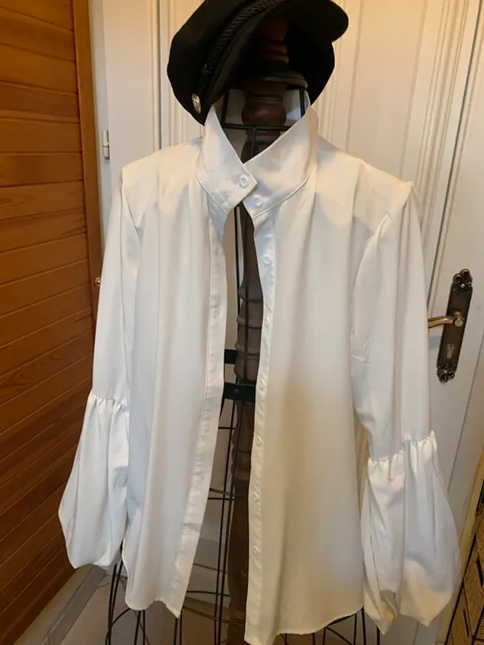 Chemise blanche à manches bouffantes - photo numéro 2
