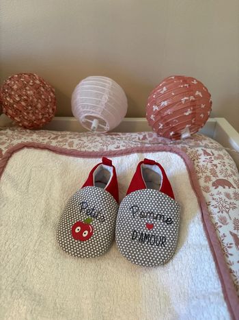 Chaussons pomme 3-6 mois