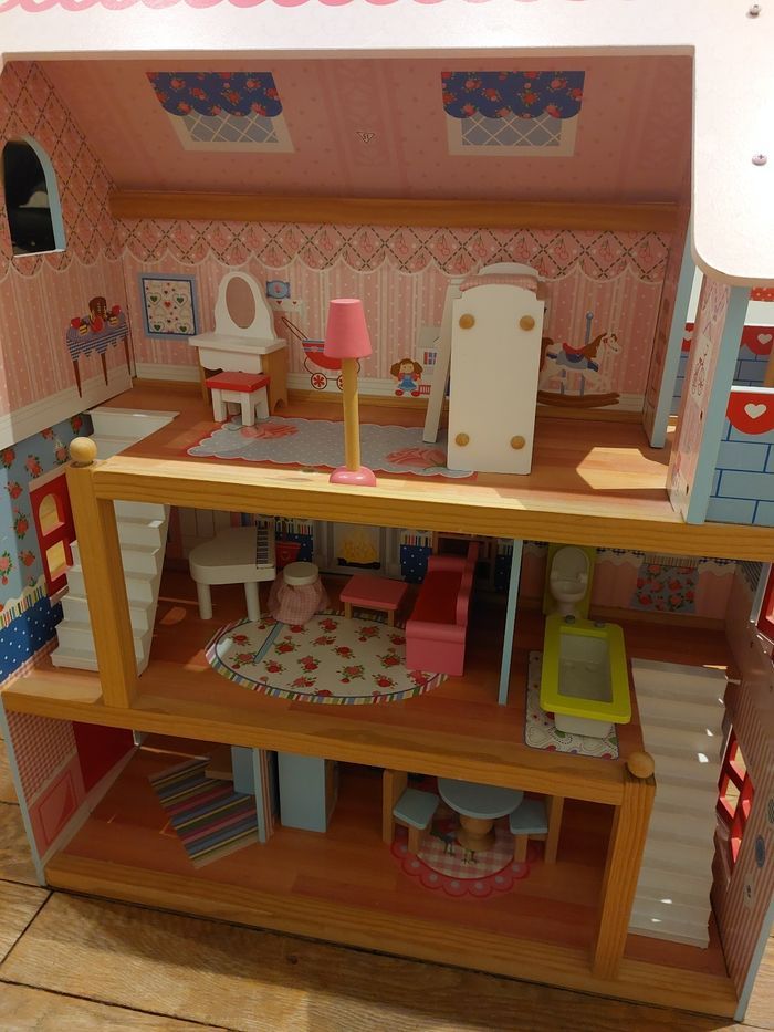 Maison de poupée avec accessoires - photo numéro 2