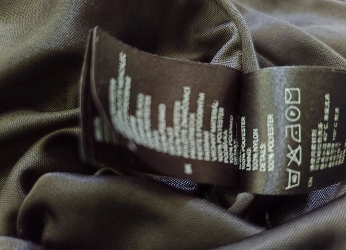 Robe noire fluide - Bretelles et col en satin - T 38 H&M - photo numéro 11