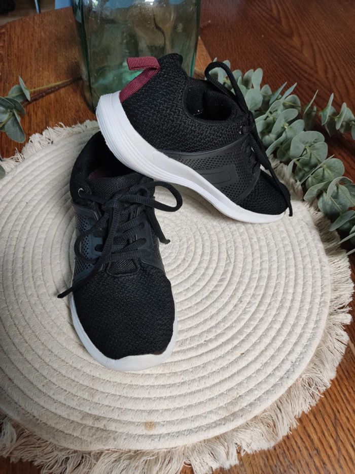 🌼baskets noires à lacets taille 33 Tex🌼 - photo numéro 3