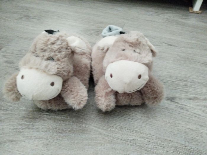 Paire de petits chaussons Vertbaudet taille 26/27 NEUFS