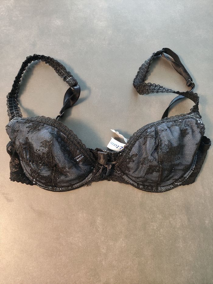 Lot de 5 soutiens-gorge – Taille 85A – Bon état général - photo numéro 5
