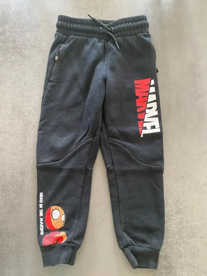 Jogging noir Marvel Spiderman 4/5 ans Primark