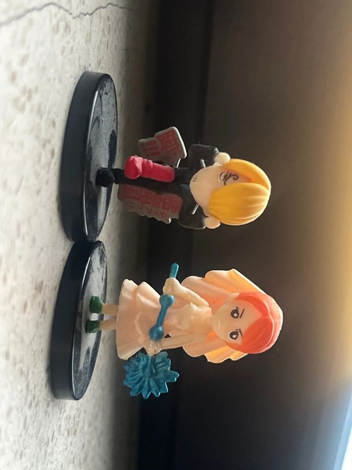 2 petite figurine one piece