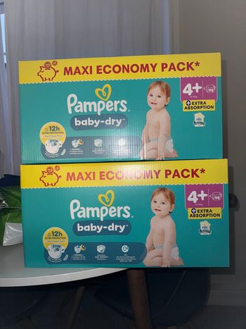 Lot de couches Pampers 4+