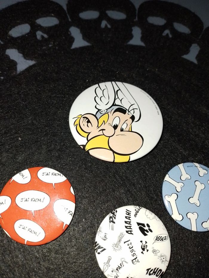 Lot de 4 badges Asterix - photo numéro 2