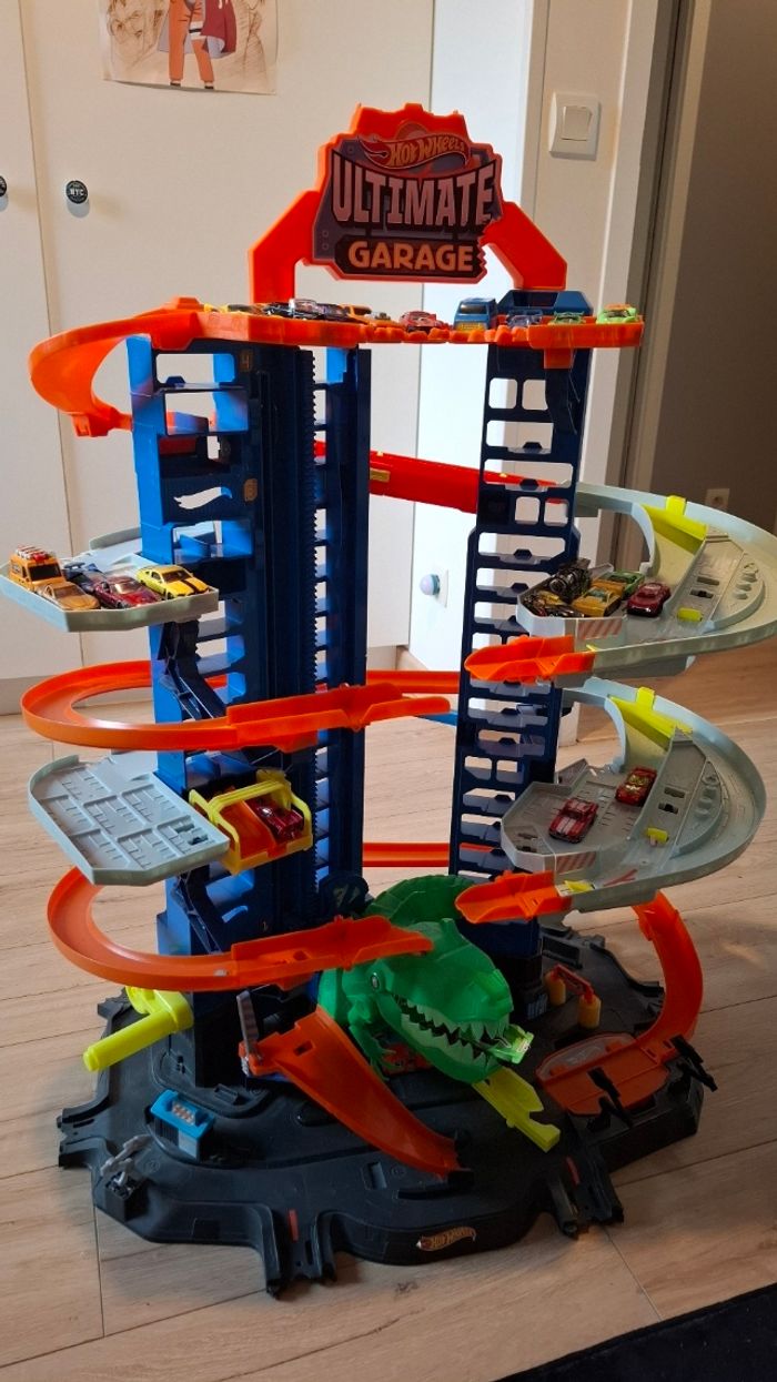 Ultime Garage Hotwheels Dinosaure excellent état. Remise en mains propres uniquement secteur Annecy - photo numéro 3
