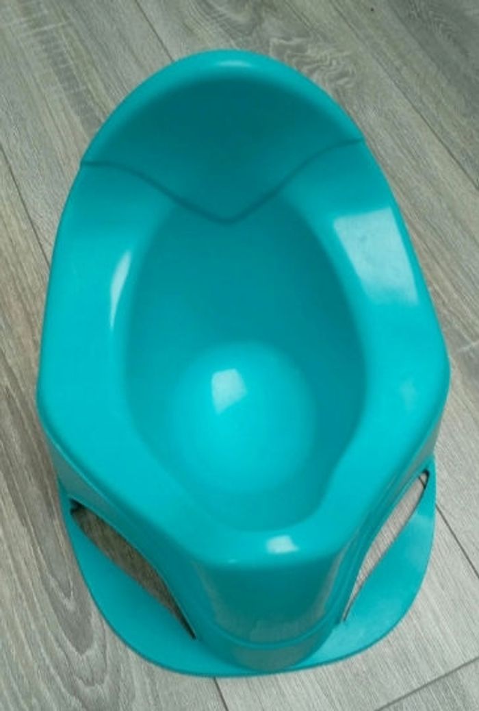 Pot bleu et rose et réducteur de toilette blanc - photo numéro 3