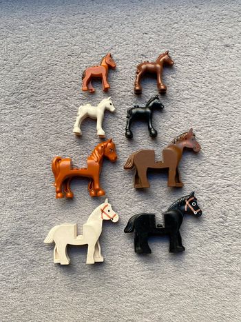 Lot lego de 4 chevaux et 4 poulains différents