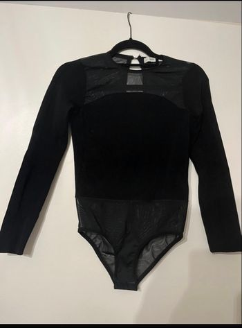 Body noir transparent notamment dans le dos