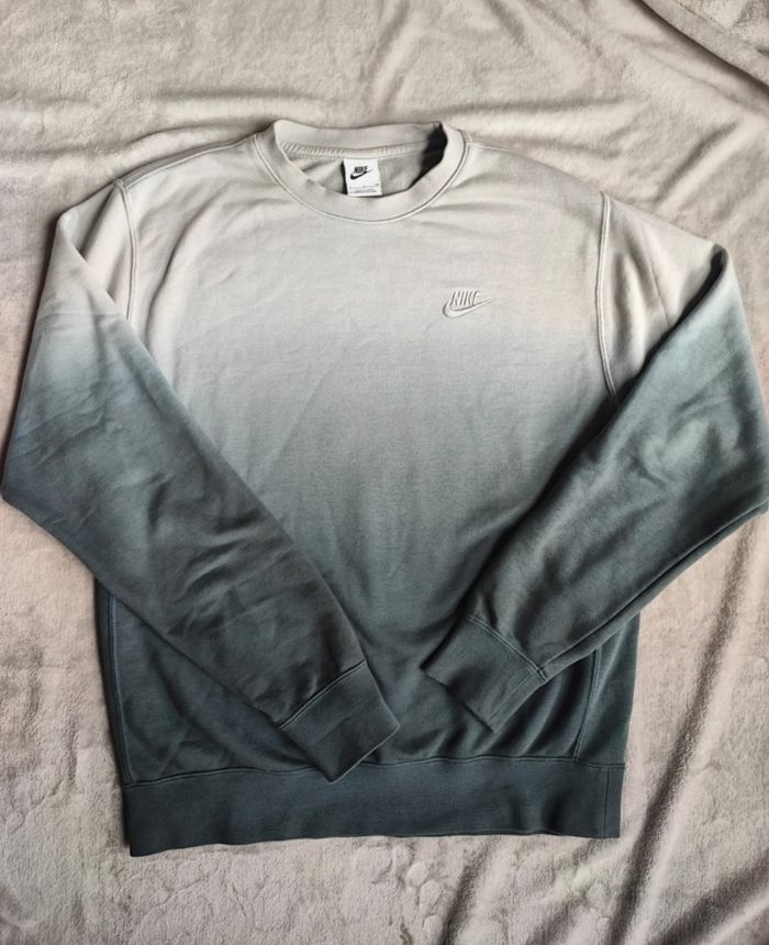 Sweat léger Nike taille S dégradé logo brodé Mixte