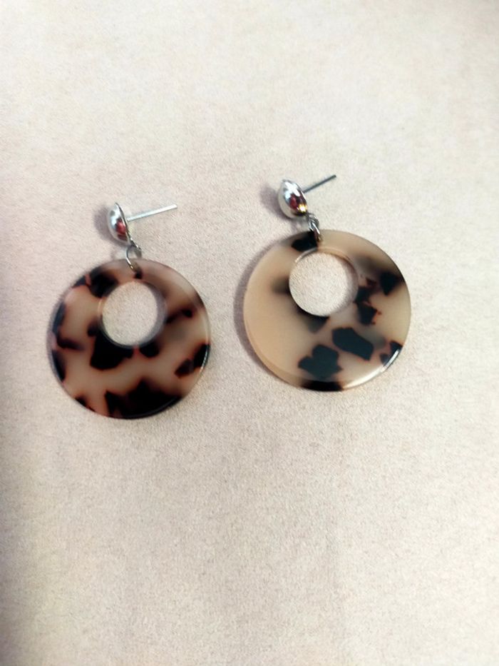 Boucles d’oreilles rondes effet écaille – Style vintage chic