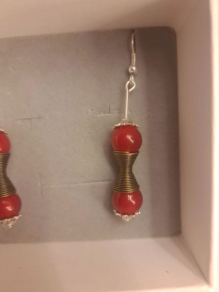 Boucles d'oreilles pendante rouge bronze argenté - photo numéro 8