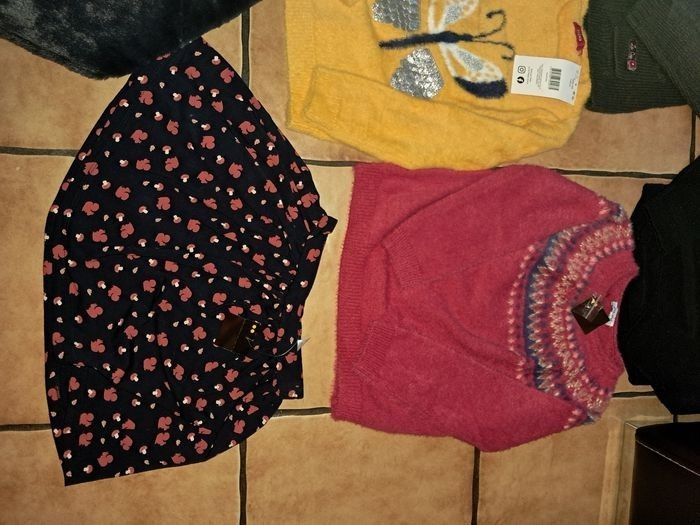 Lots de pulls sweats et gilets 6ans neufs - photo numéro 3