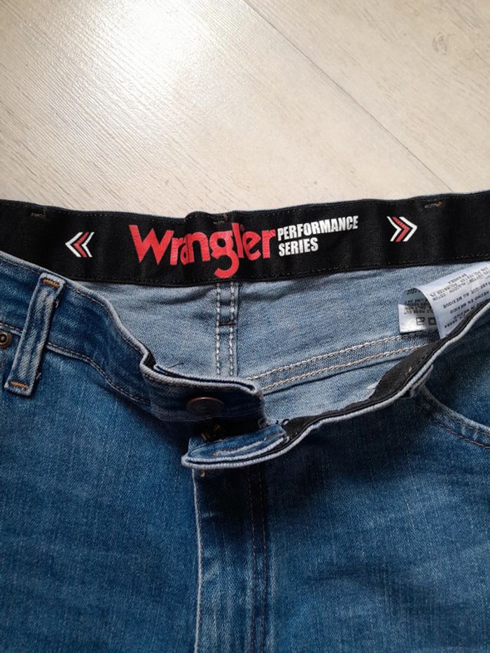 Très beau jean Wrangler Performance  Séries 38×29 - photo numéro 2