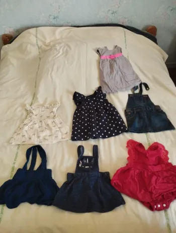 Lot robes taille 9 mois